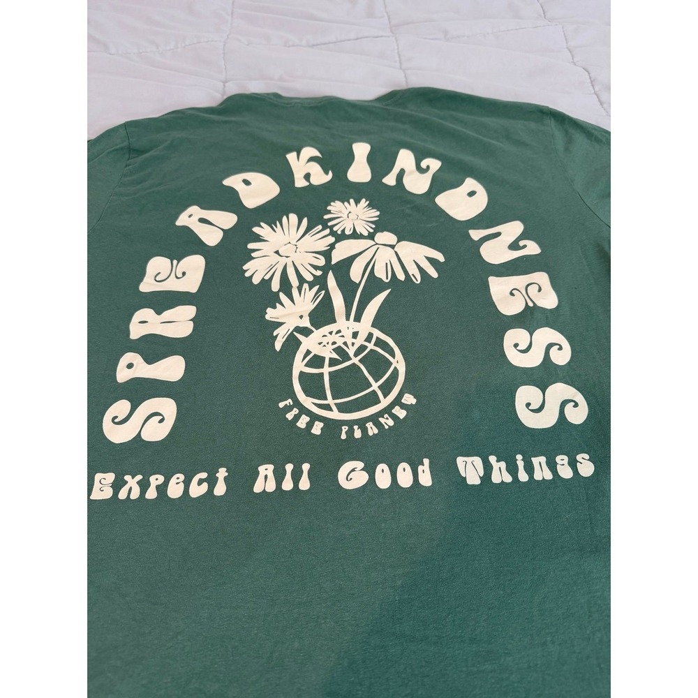 Free Planet Size L "Happiness Comes In Waves" Tee Green READ